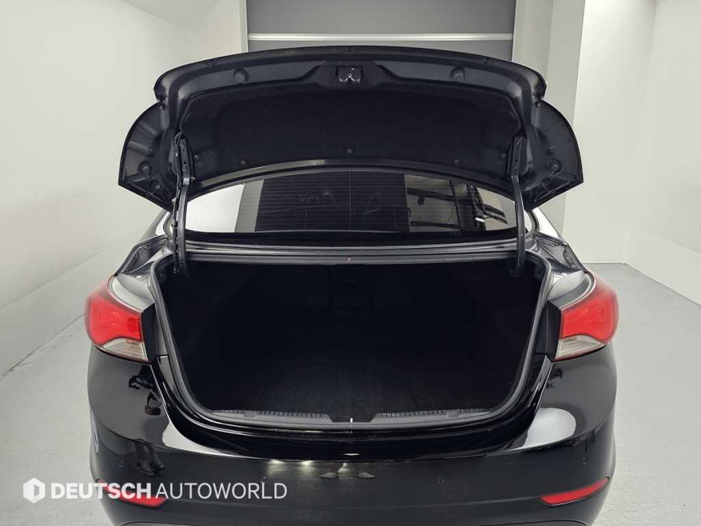 Hyundai Avante — photo 05