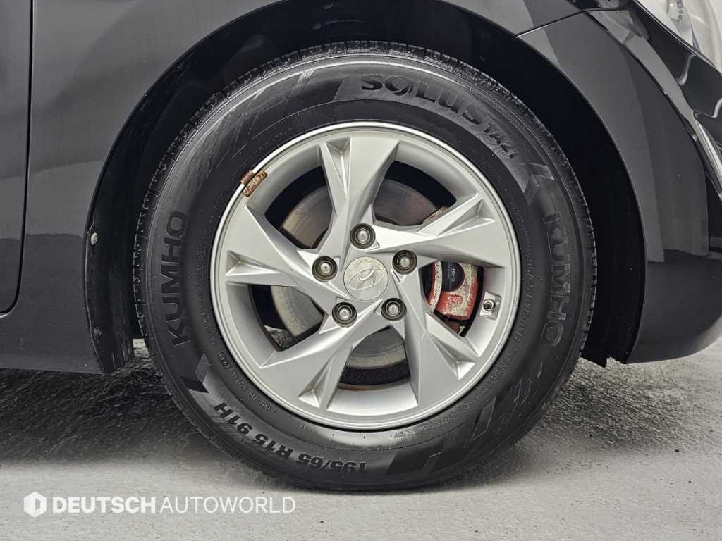 Hyundai Avante — photo 06