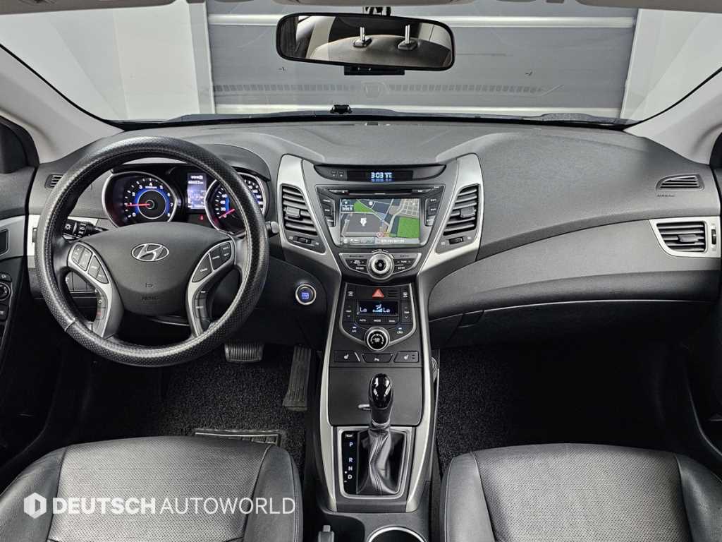 Hyundai Avante — photo 08