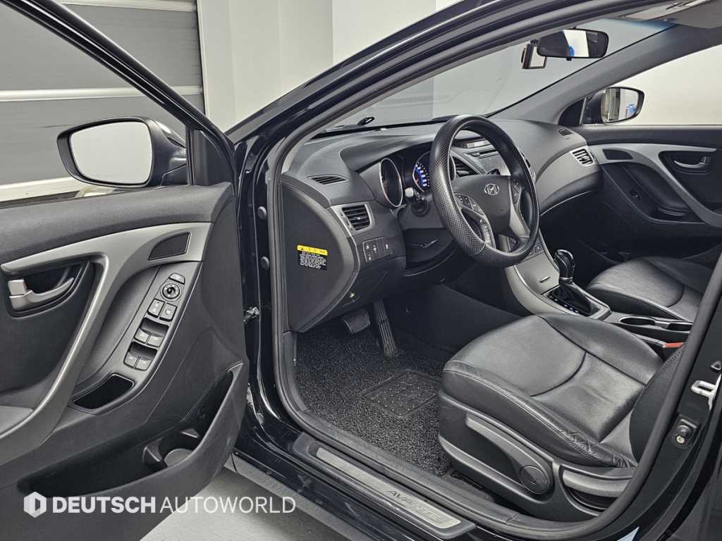 Hyundai Avante — photo 10