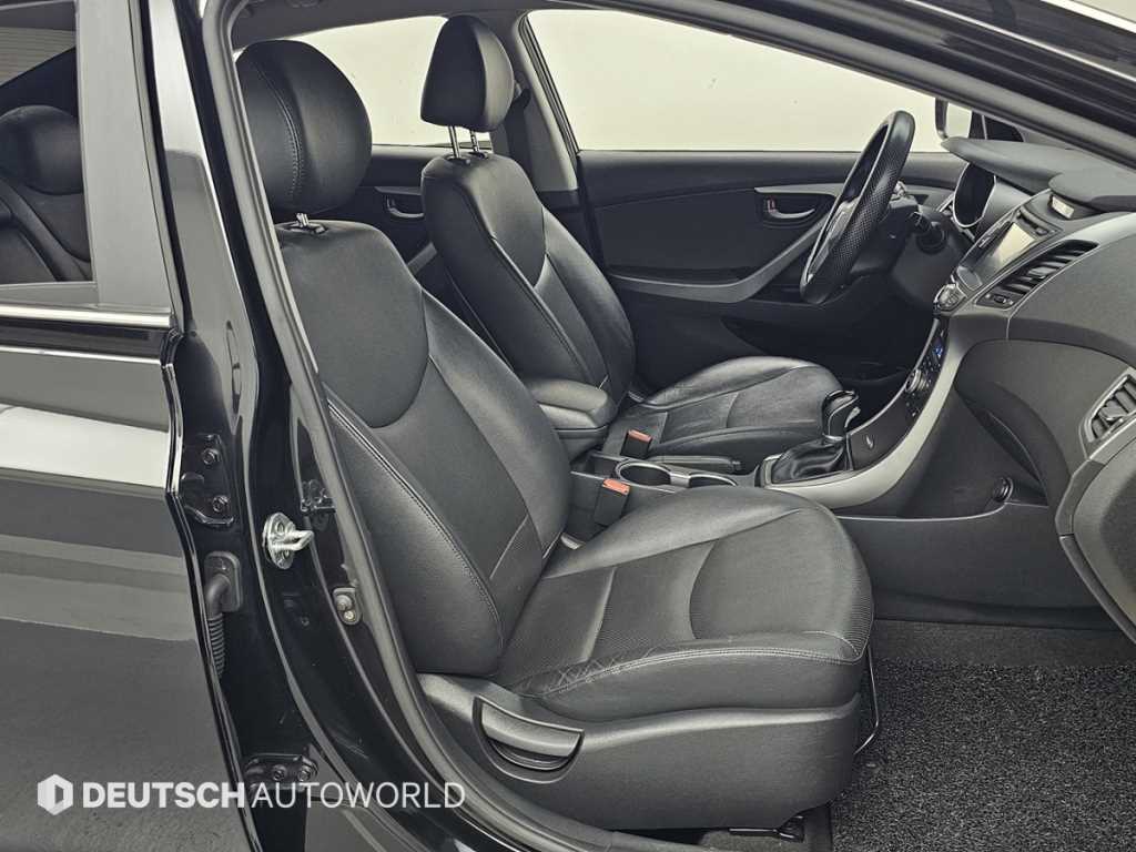 Hyundai Avante — photo 11