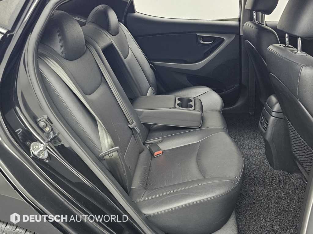 Hyundai Avante — photo 12