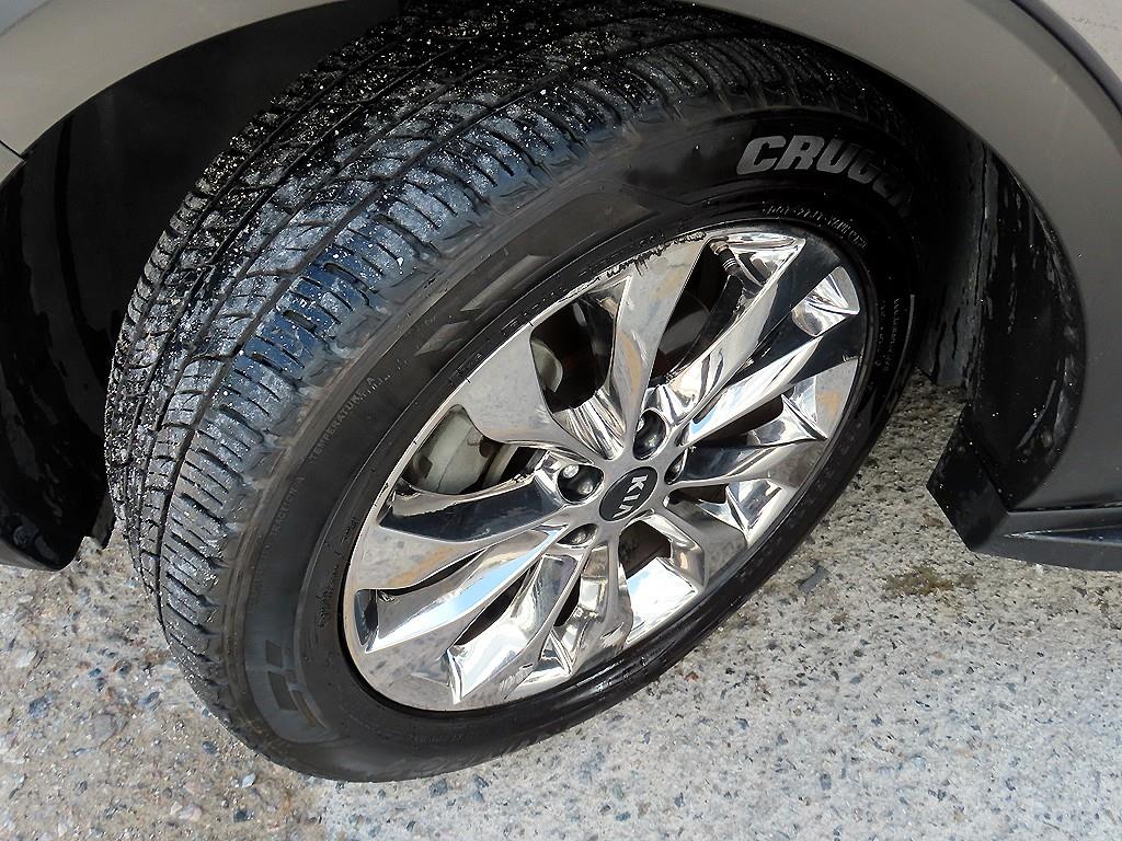 Kia Sorento — photo 20