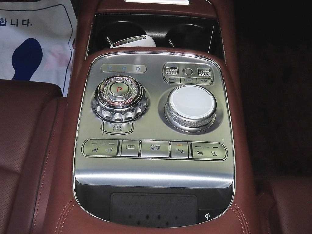 Genesis G90 — photo 12