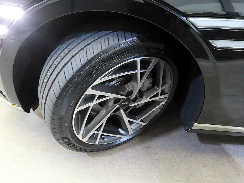 Genesis G90 — photo 20