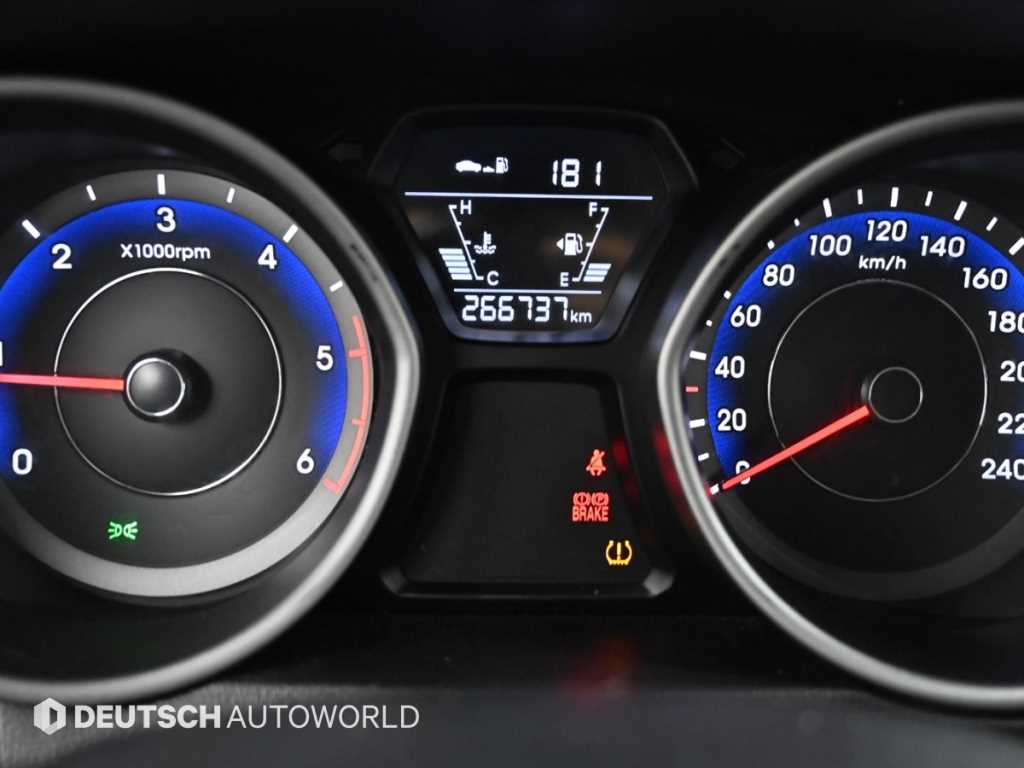 Hyundai Avante — photo 08