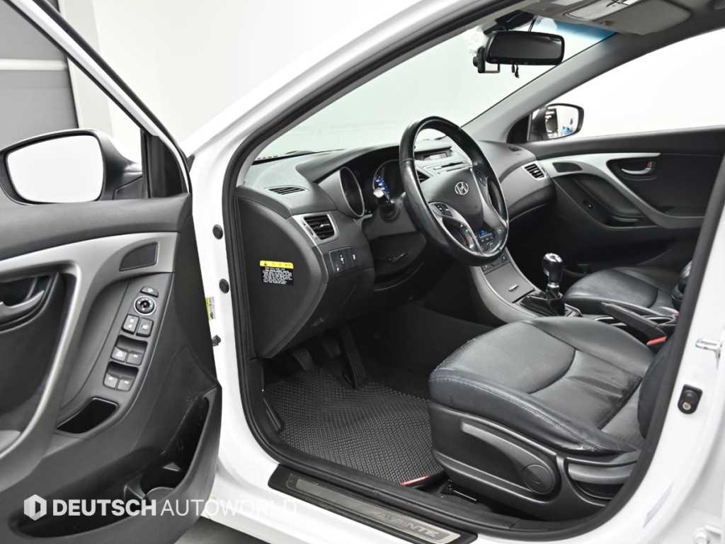 Hyundai Avante — photo 11