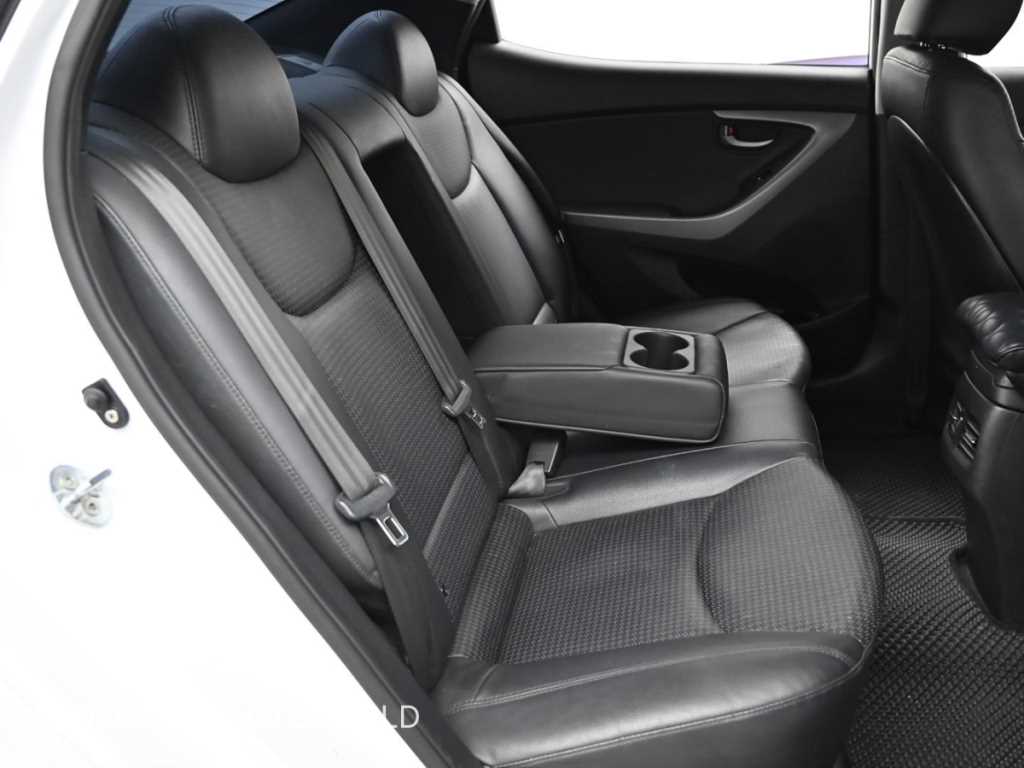 Hyundai Avante — photo 12