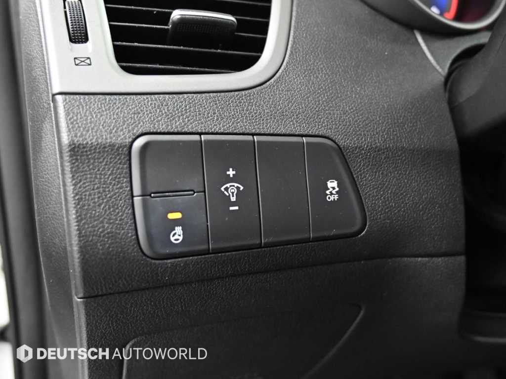 Hyundai Avante — photo 17