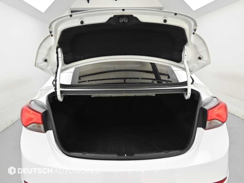 Hyundai Avante — photo 19