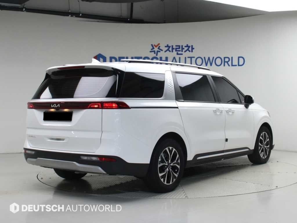 Kia Carnival — photo 02