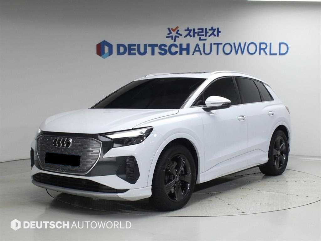 Audi Q4 e-tron — photo 01