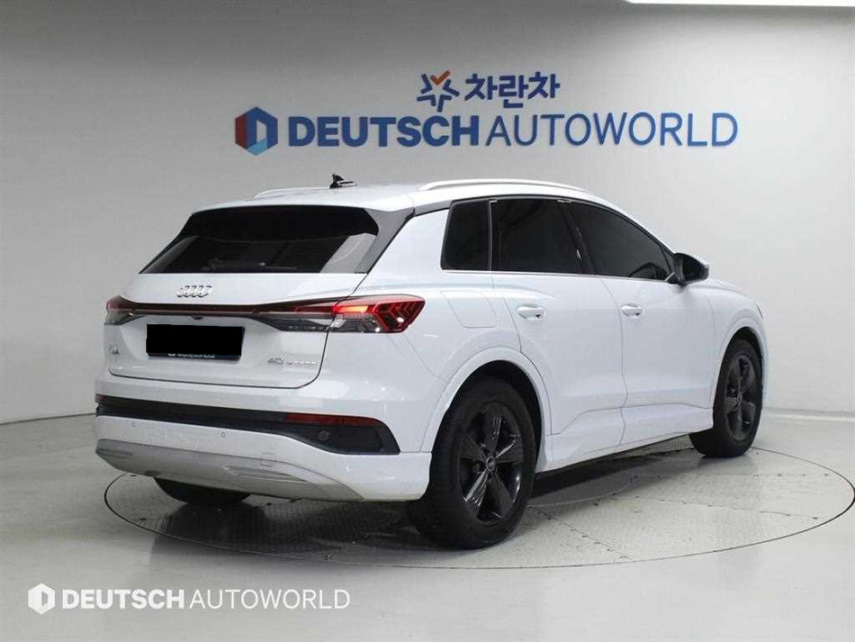 Audi Q4 e-tron — photo 02