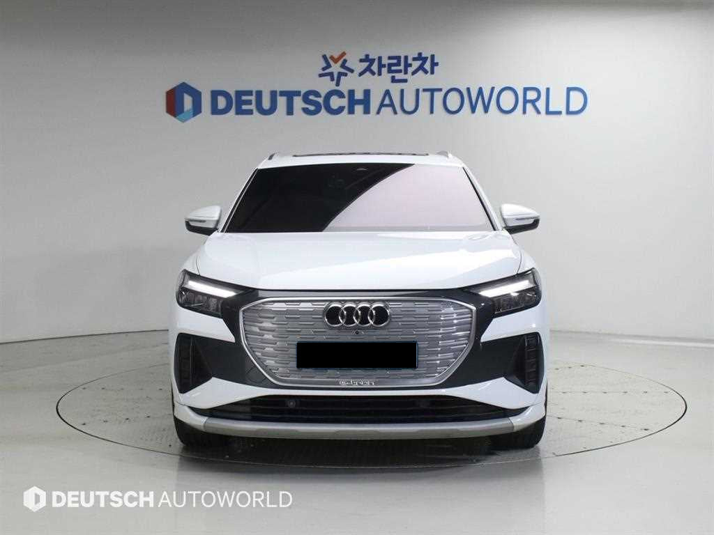 Audi Q4 e-tron — photo 03