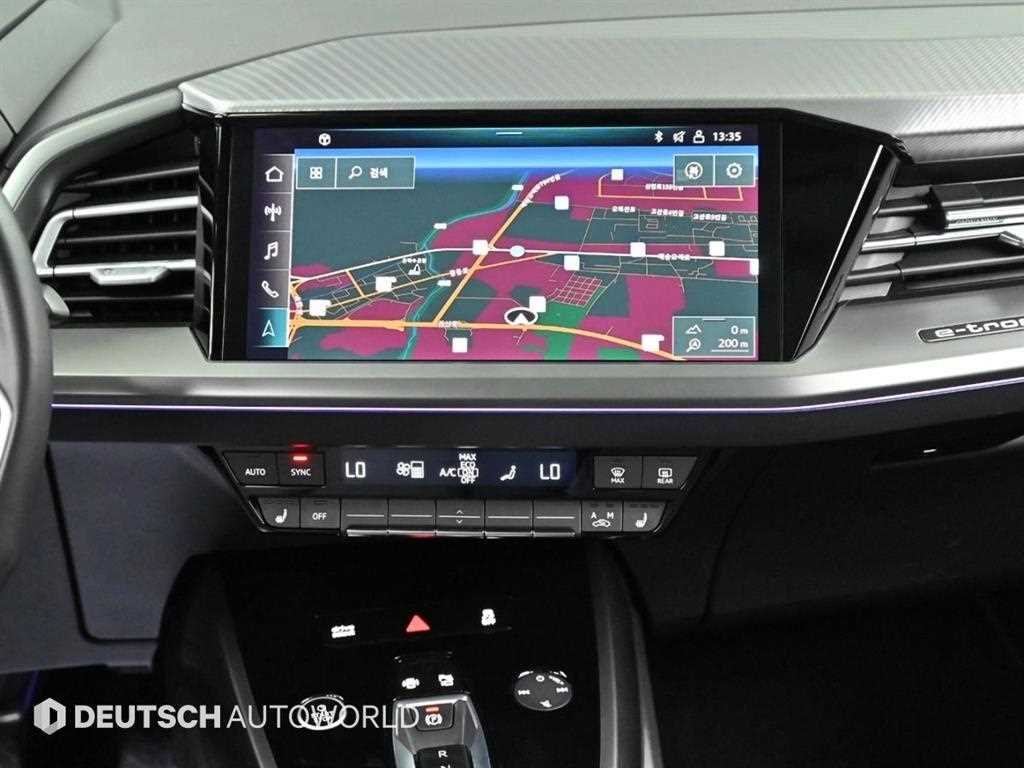 Audi Q4 e-tron — photo 14