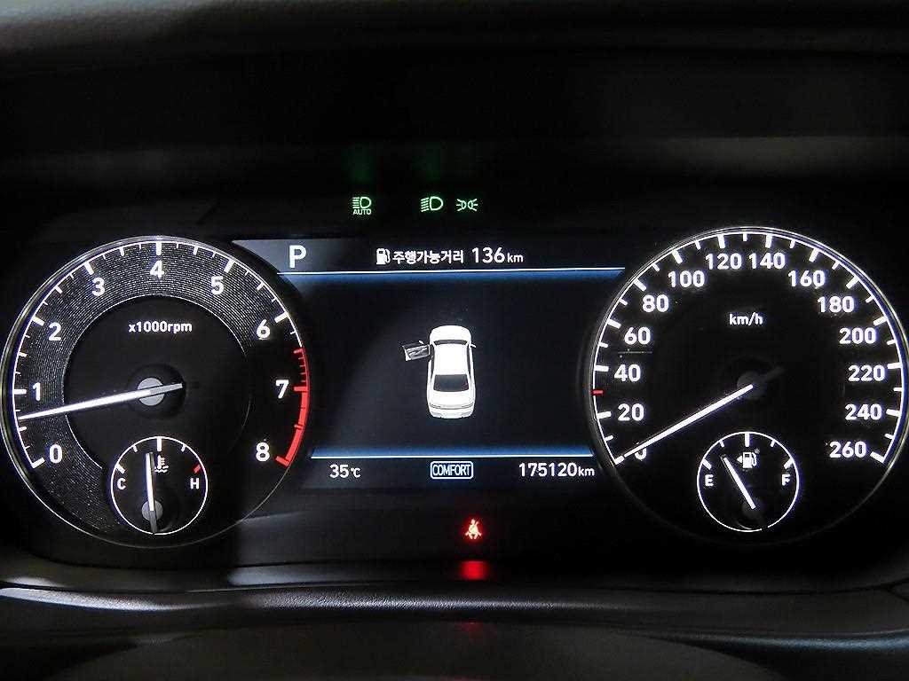 Genesis G90 — photo 09
