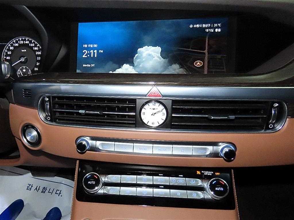 Genesis G90 — photo 11