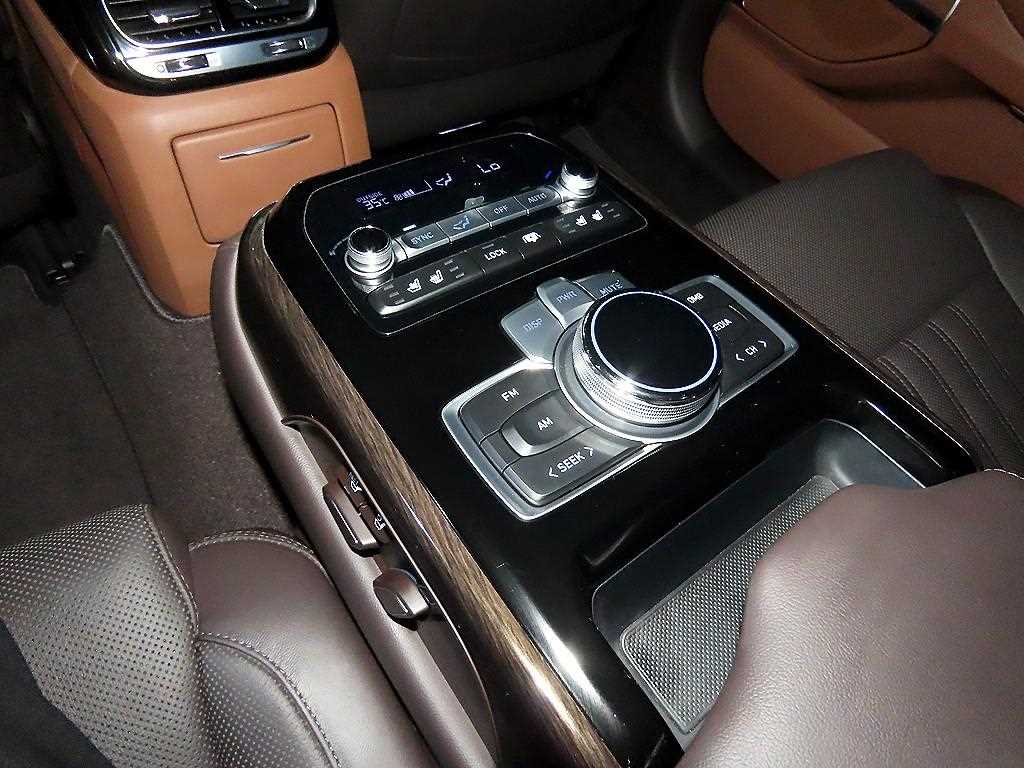 Genesis G90 — photo 15