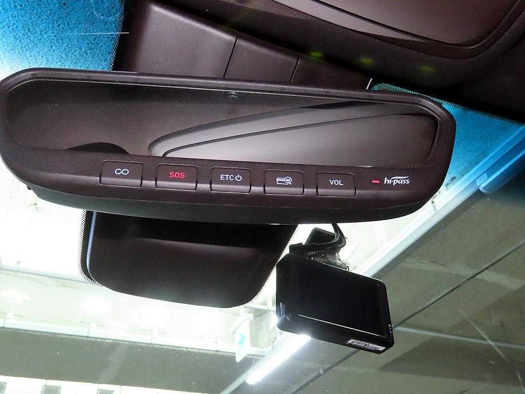 Genesis G90 — photo 16