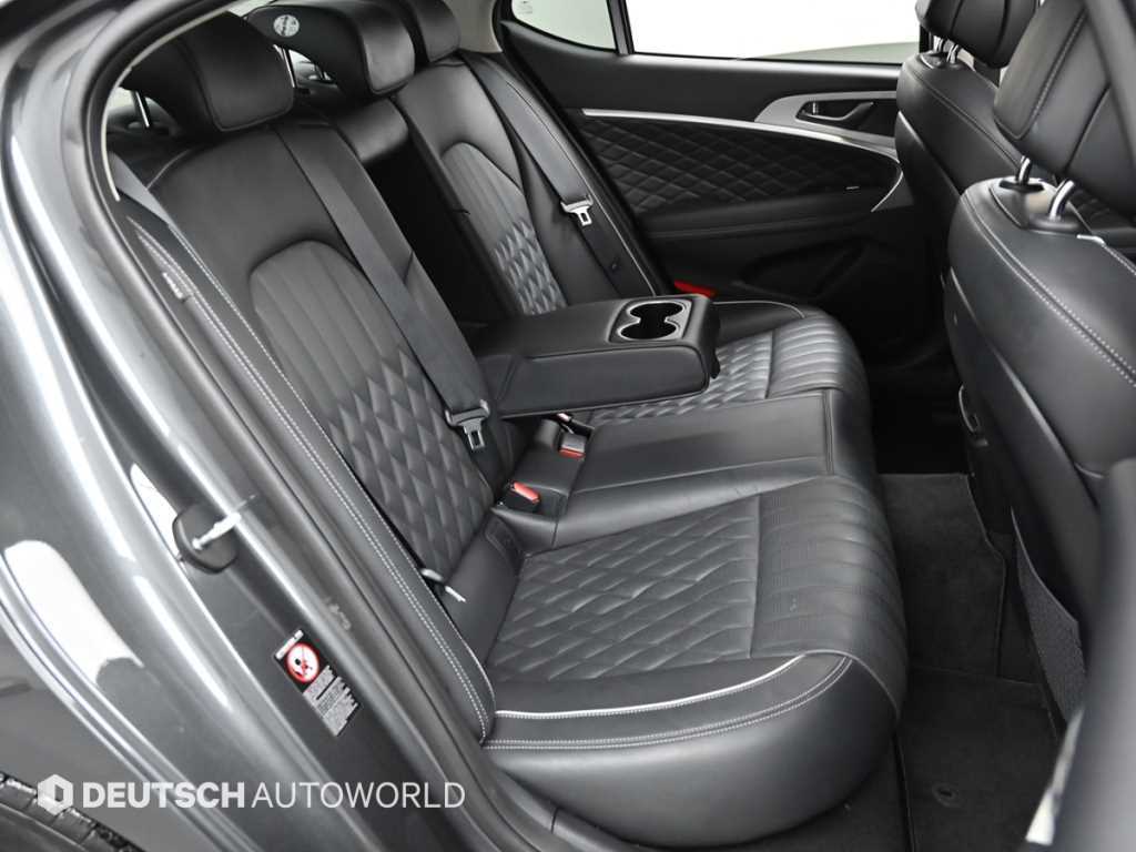 Genesis G70 — photo 12