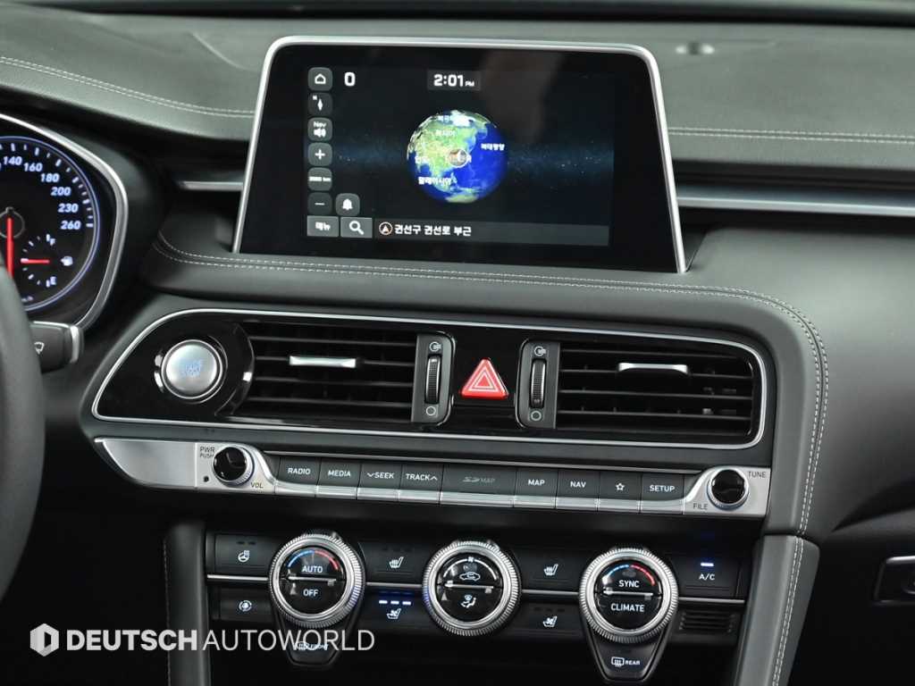 Genesis G70 — photo 14