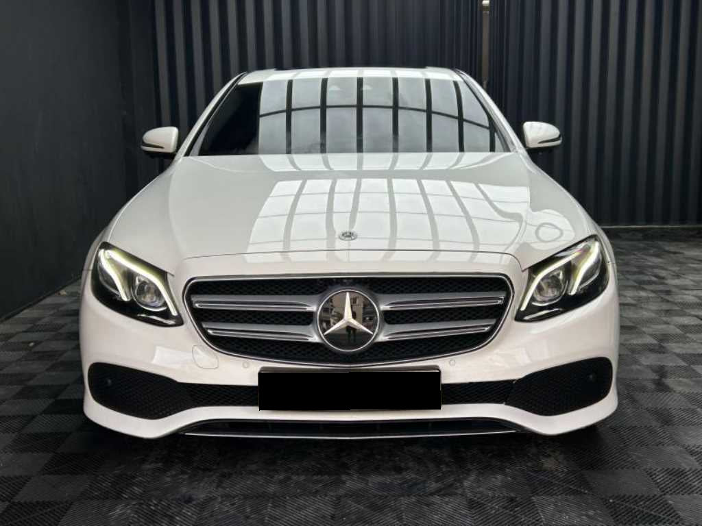 Mercedes-Benz E-Class — photo 01