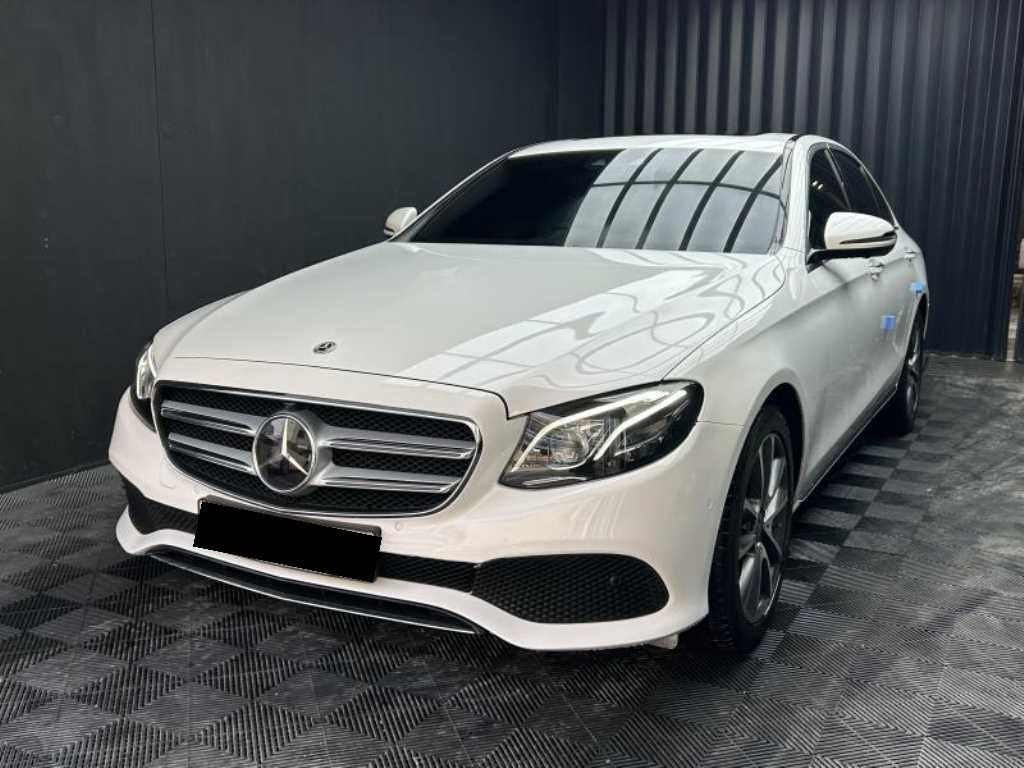 Mercedes-Benz E-Class — photo 02