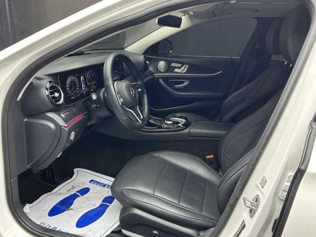 Mercedes-Benz E-Class — photo 05