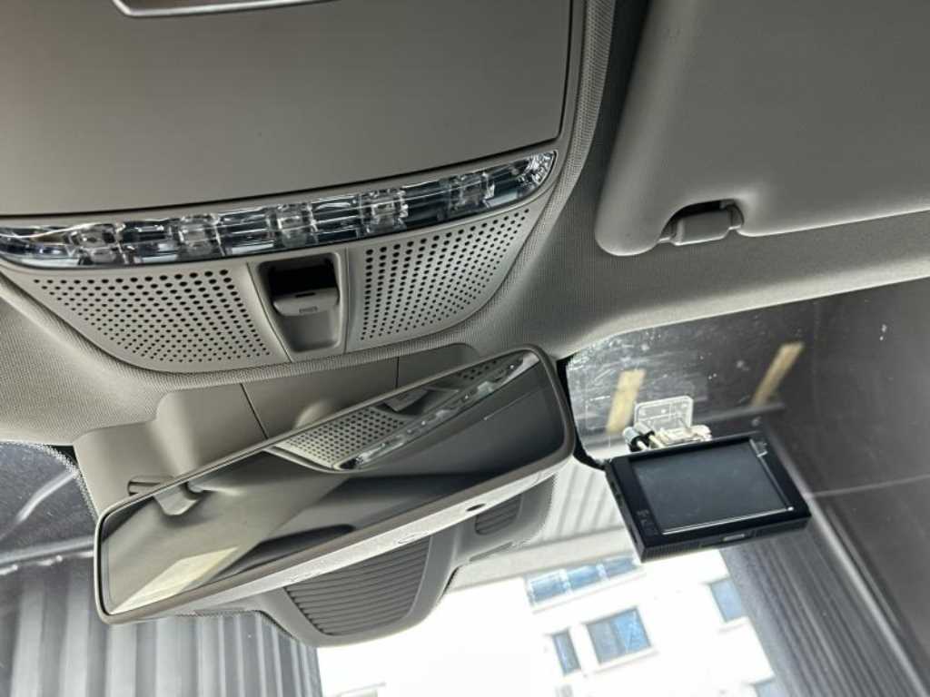 Mercedes-Benz E-Class — photo 13