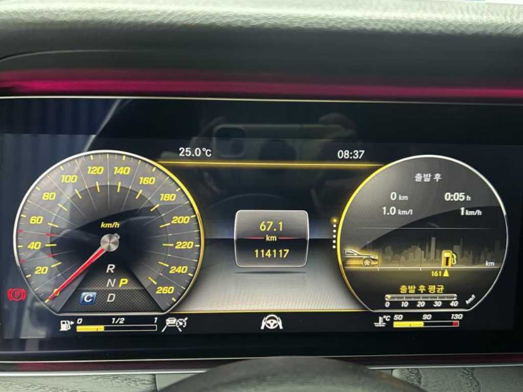 Mercedes-Benz E-Class — photo 18