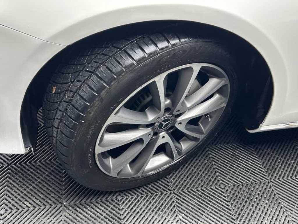 Mercedes-Benz E-Class — photo 19