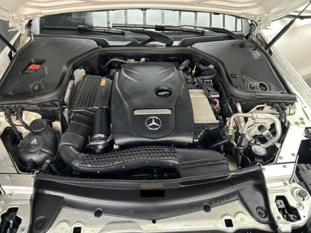 Mercedes-Benz E-Class — photo 20