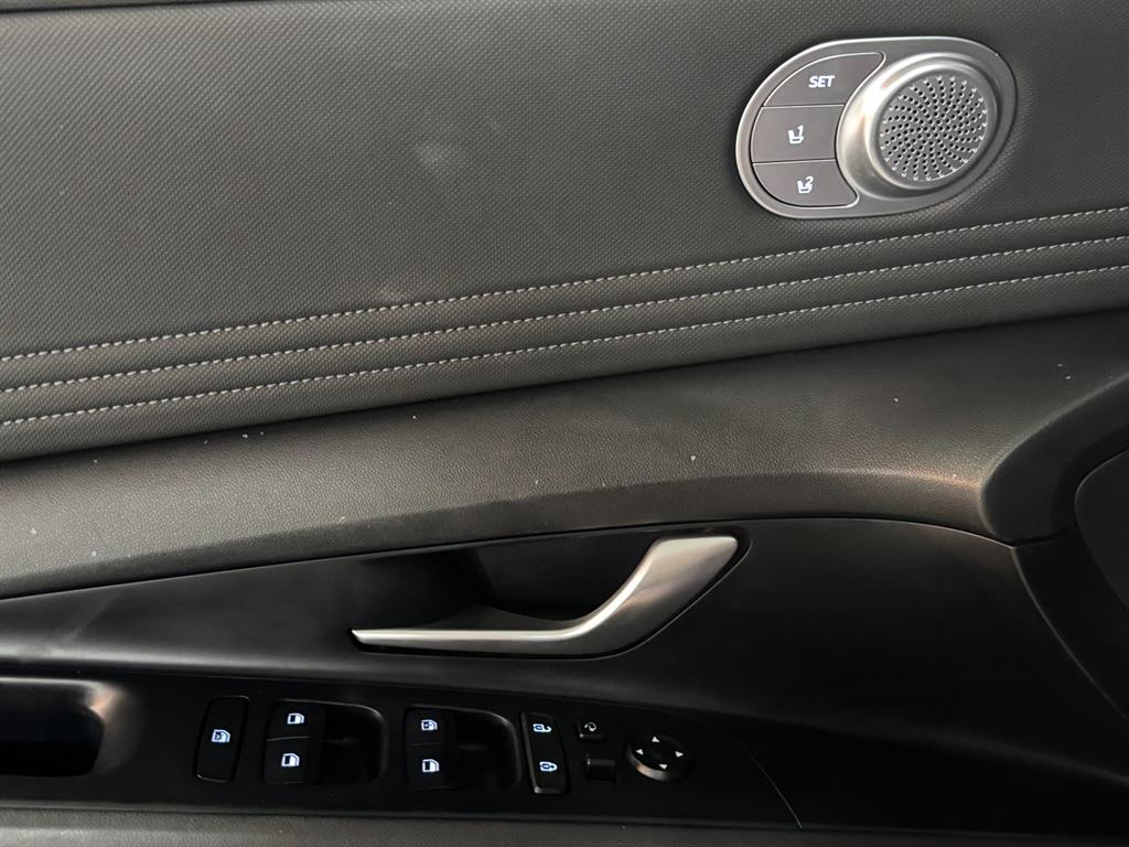 Hyundai Avante — photo 15