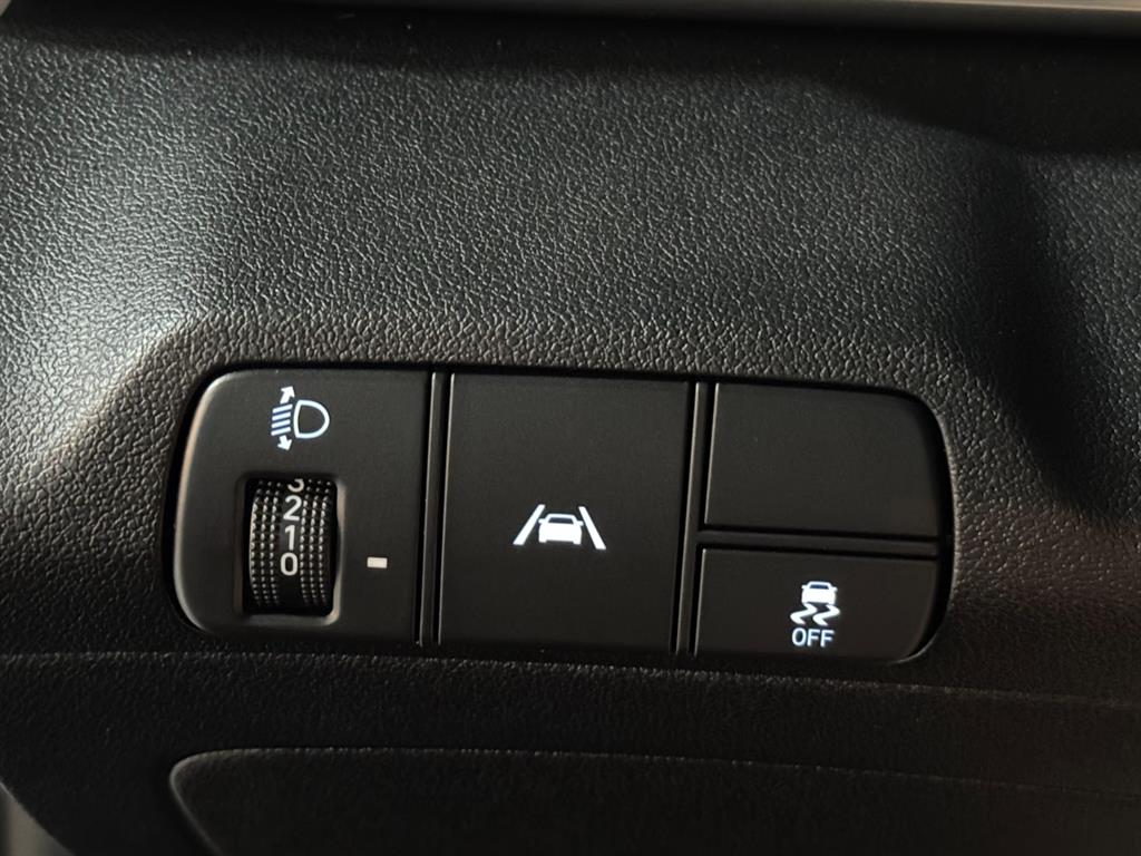 Hyundai Avante — photo 16