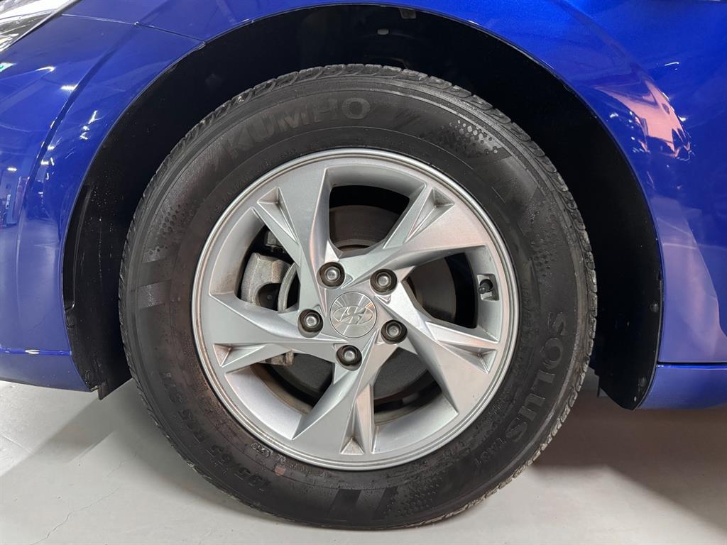 Hyundai Avante — photo 17