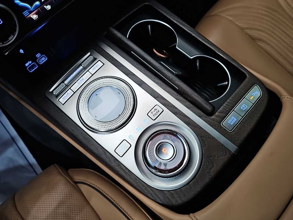 Genesis G80 — photo 08