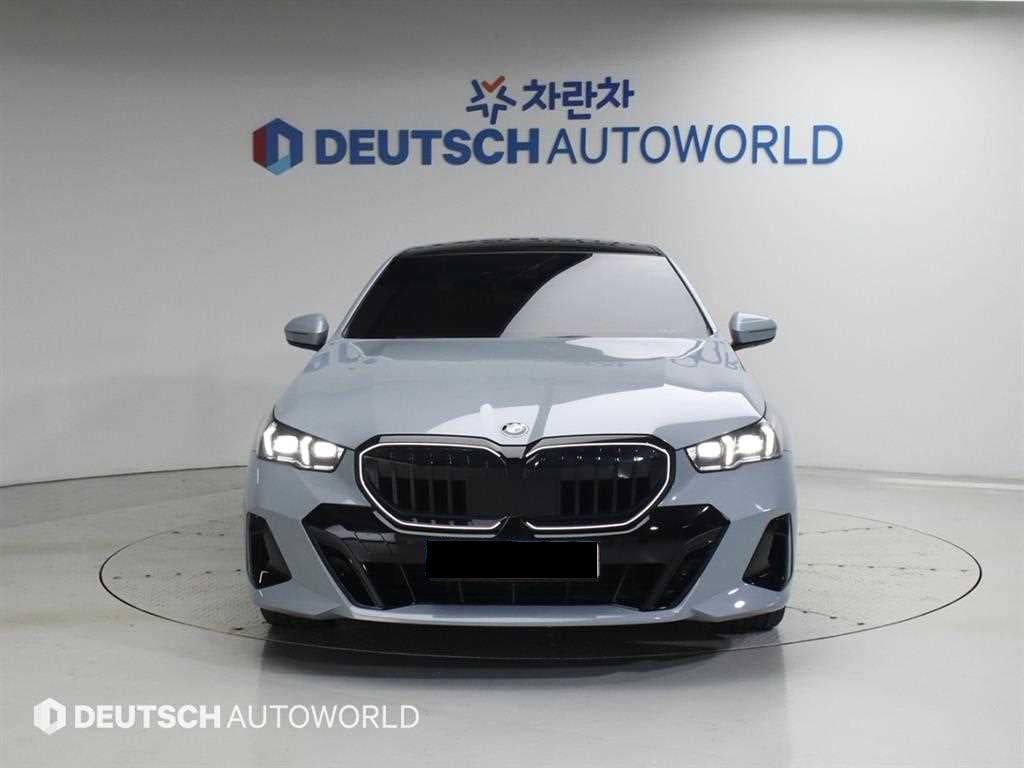 BMW 5-Series — photo 03