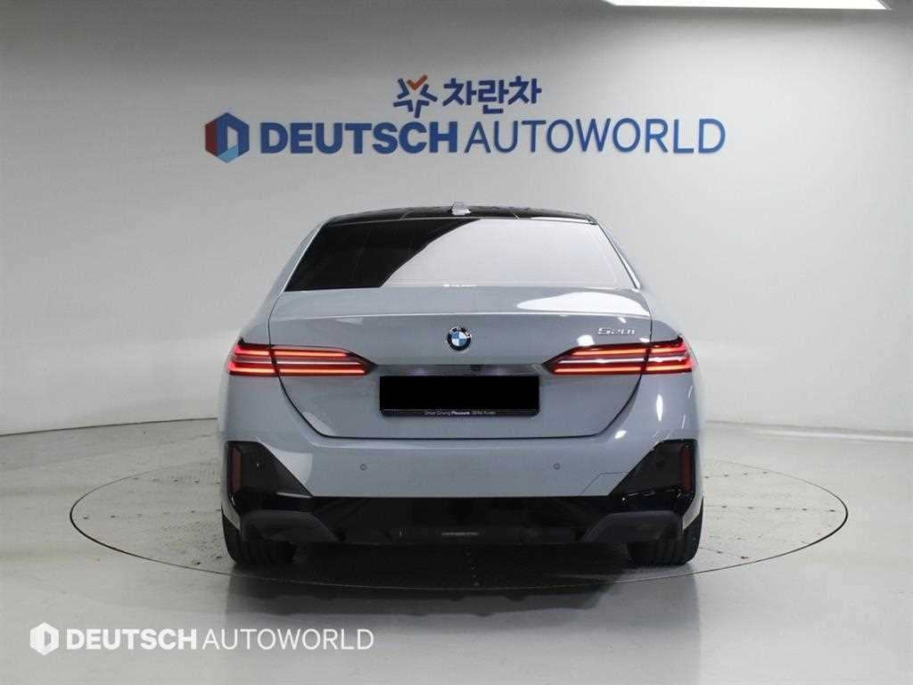 BMW 5-Series — photo 04