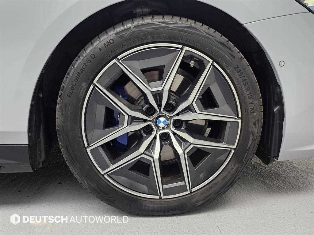 BMW 5-Series — photo 05