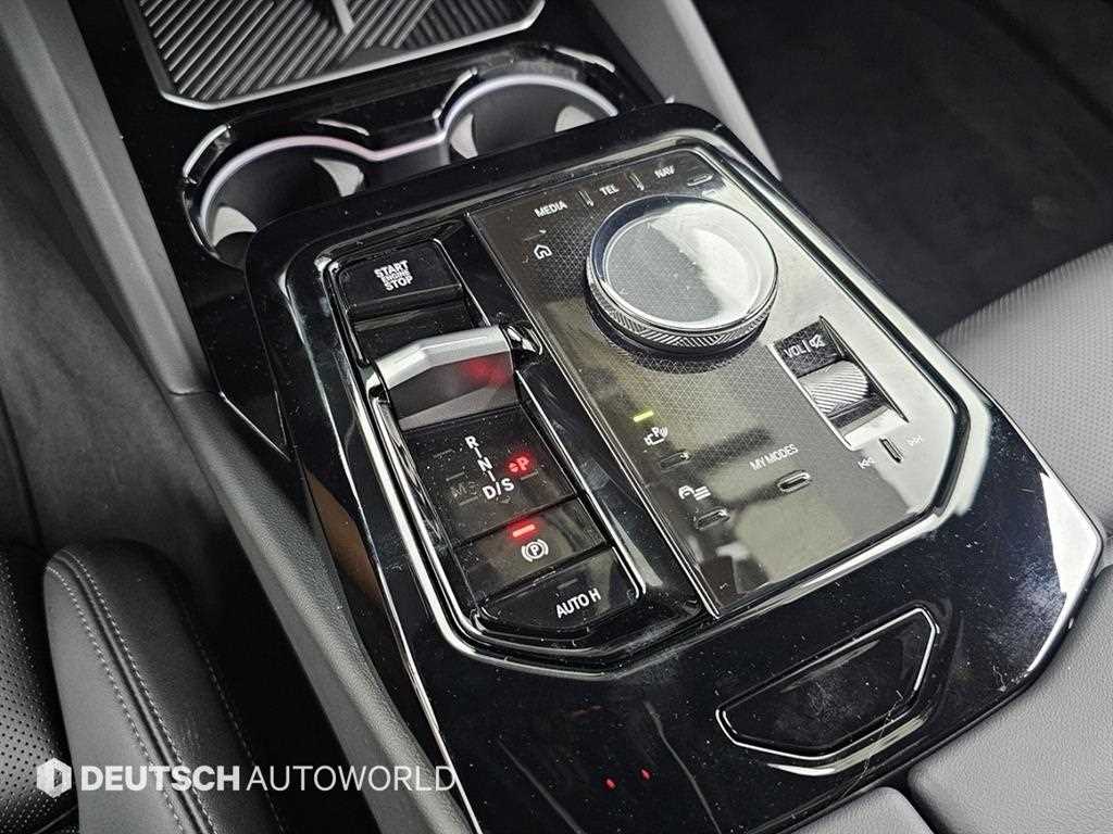BMW 5-Series — photo 09