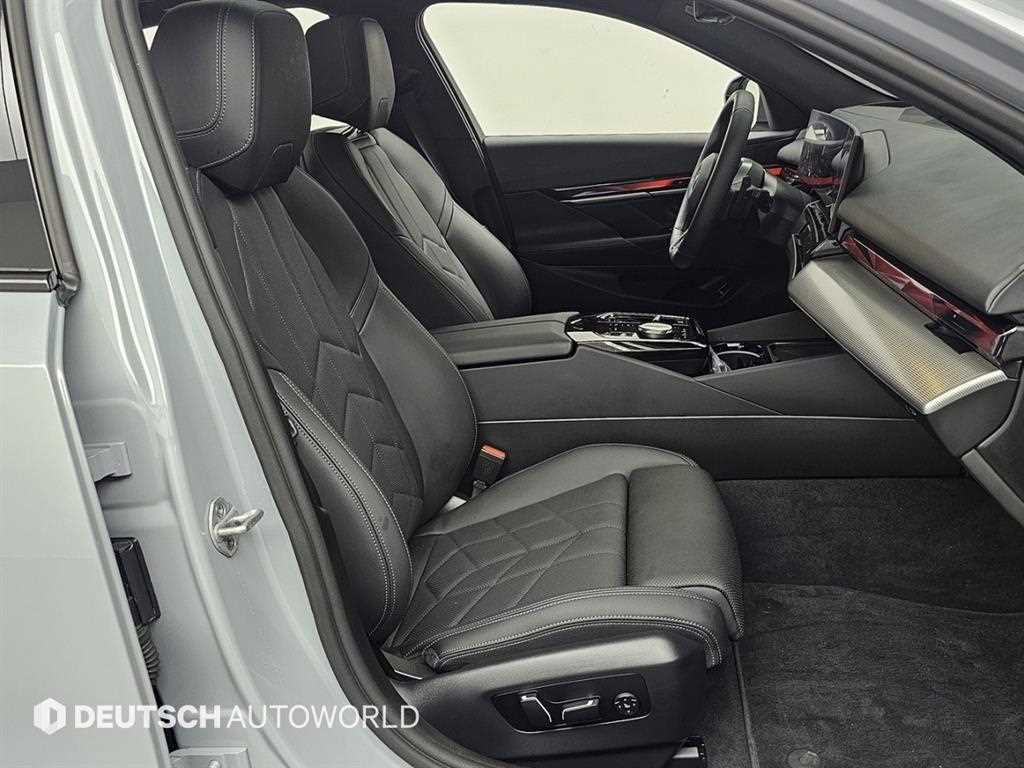 BMW 5-Series — photo 10