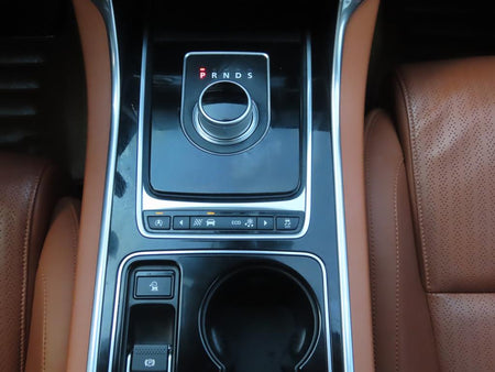 Jaguar XE — photo 13
