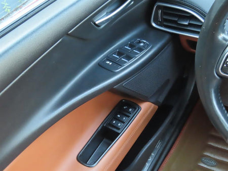Jaguar XE — photo 14