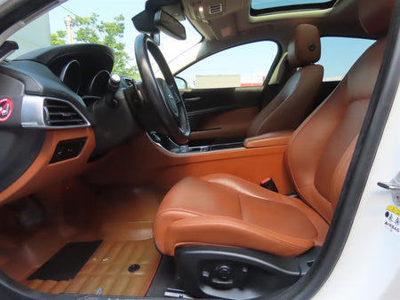 Jaguar XE — photo 15