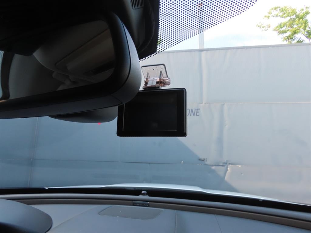 Jaguar XE — photo 19