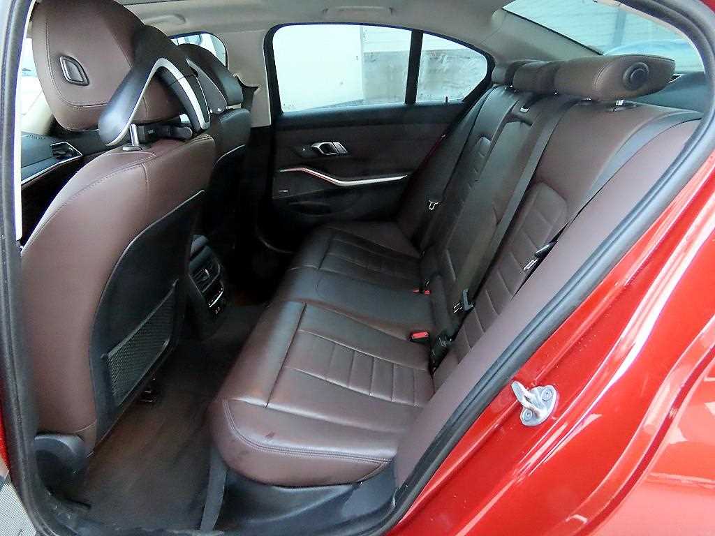 BMW 3-Series — photo 07