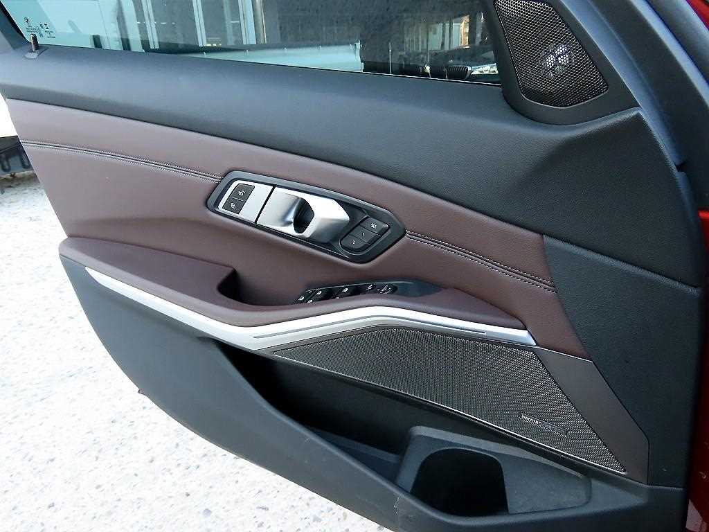 BMW 3-Series — photo 13