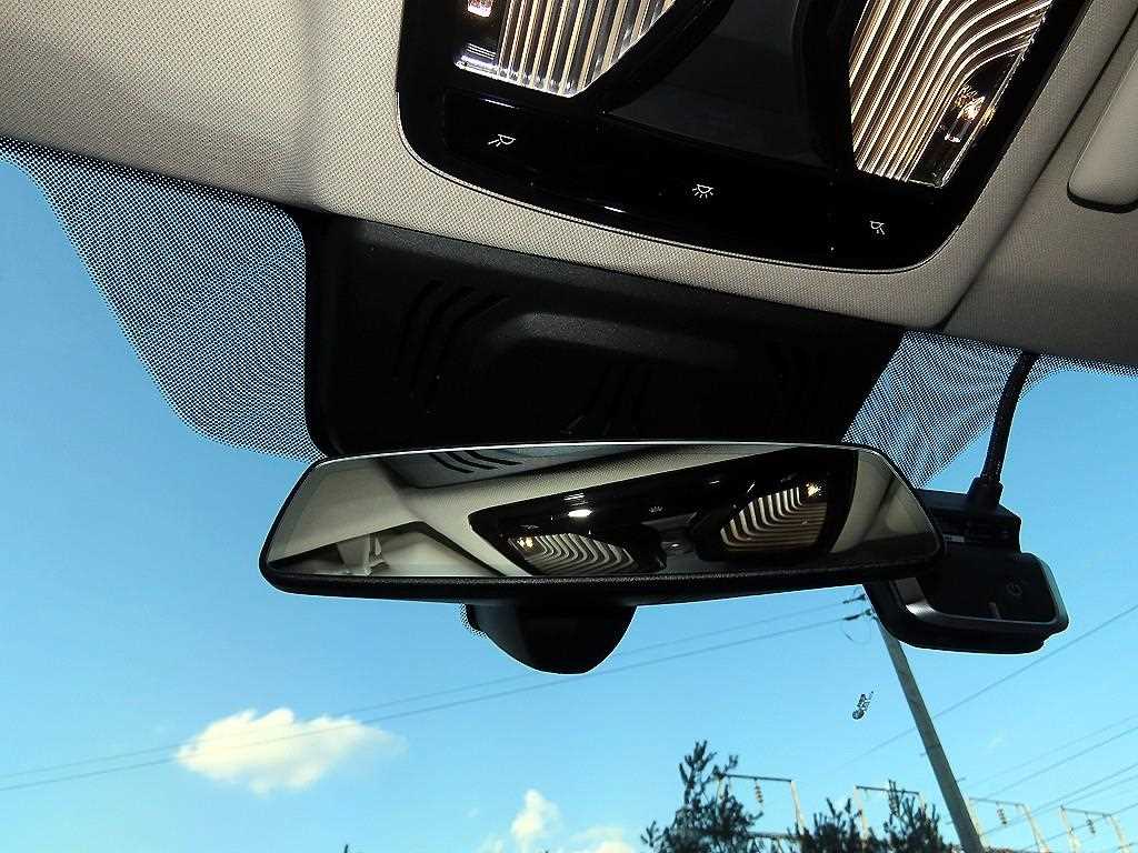 BMW 3-Series — photo 16