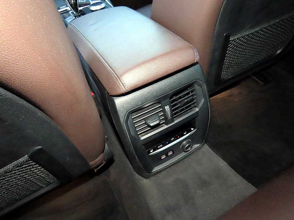 BMW 3-Series — photo 17
