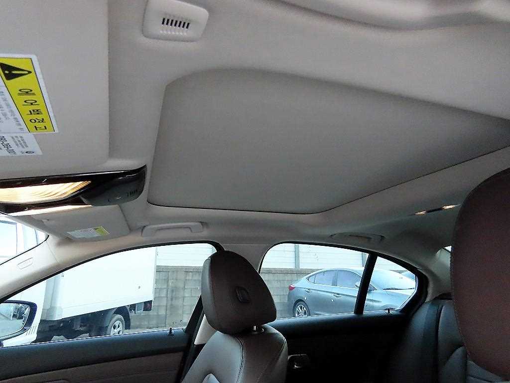BMW 3-Series — photo 18